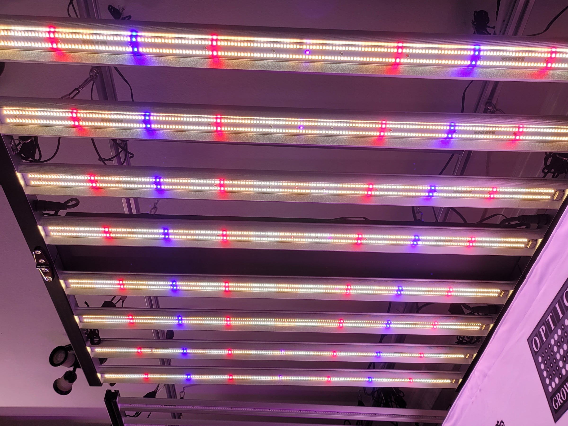 Slim 650S - Dimmable LED Grow Light - 650w (Triple Dimmer) 3500K (UV/I